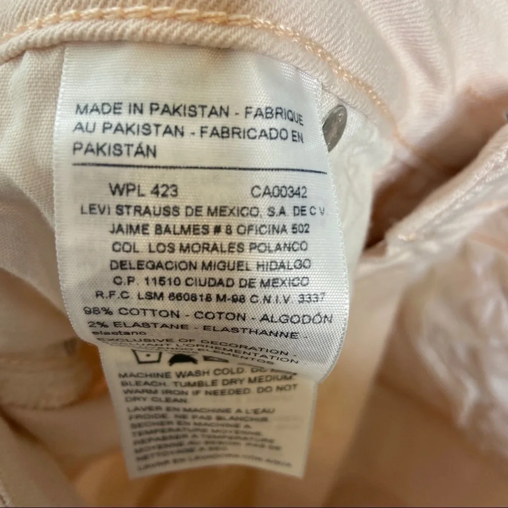 NWT Levi’s Light Pink High Waisted Cuff Shorts - Picture 5 of 5